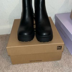 Dirty Laundry Platform Show 7 and a half/ one 8 and a half shoe Black smooth